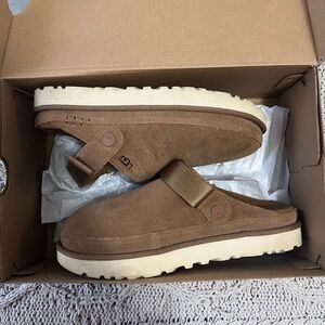UGG Goldenstar Clog - Chestnut size 9